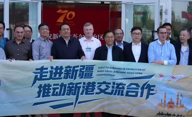 代表團走訪喀什自貿區。巴士的報記者攝