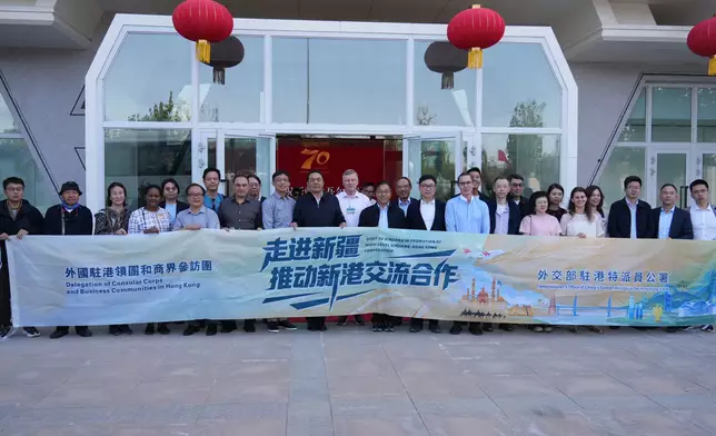 代表團走訪喀什自貿區。巴士的報記者攝