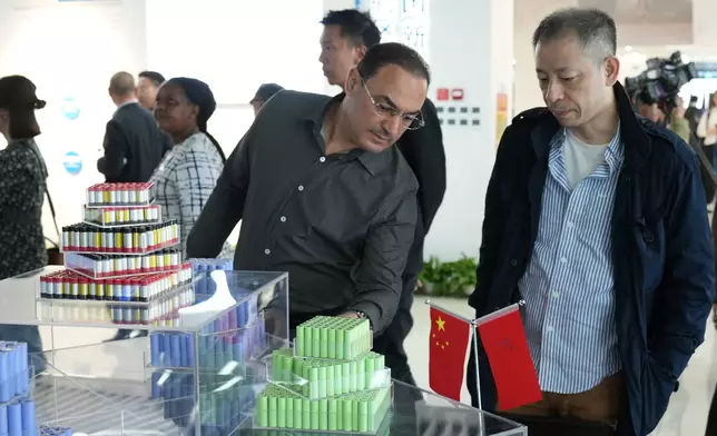 代表團走訪喀什自貿區。巴士的報記者攝