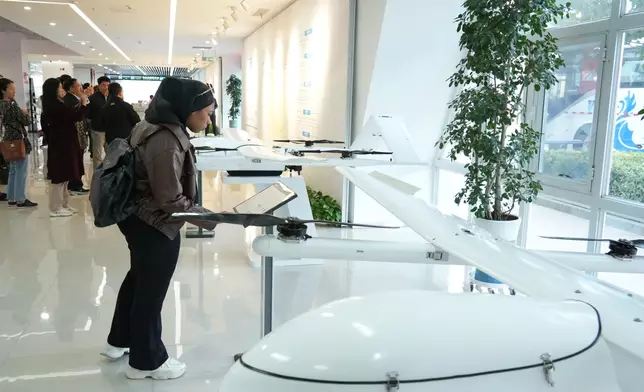 代表團走訪喀什自貿區。巴士的報記者攝