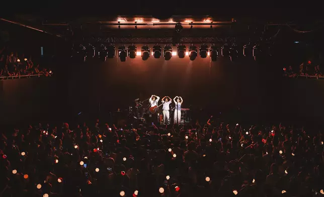 告五人香港開唱，領上千名哈瓜駛向「從未見過的海」。（相信音樂提供）