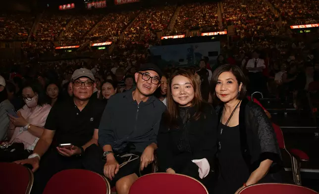 （左二）周國豐、（右二）黃博