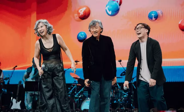 前來觀賞的陳奕迅在尾段突然驚喜現身舞台。