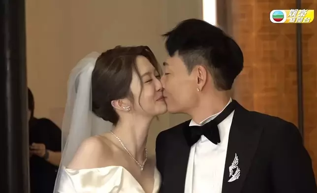 二人非常甜蜜！