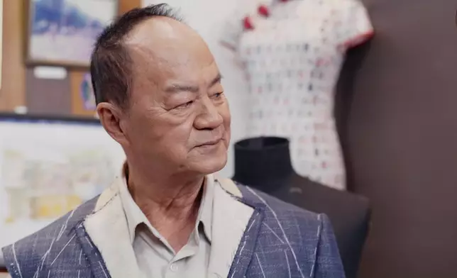 狄龍望住阿Shaun嘅眼神、好多時都好有愛。