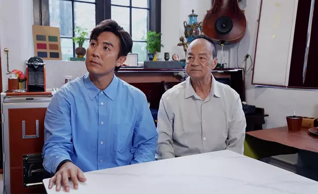 製作組為二人送上專誠為他們度身訂造的「狄龍陪伴譚俊彥成長」AI生成短片。