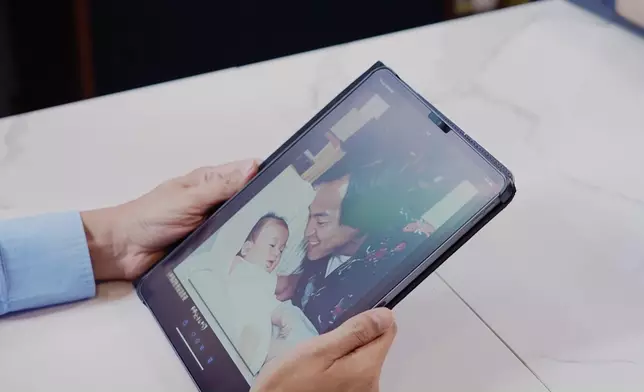 睇到阿Shaun好感動、仲忍唔住落淚，因為入面好多場面對阿Shaun嚟講都係好珍貴嘅回憶。