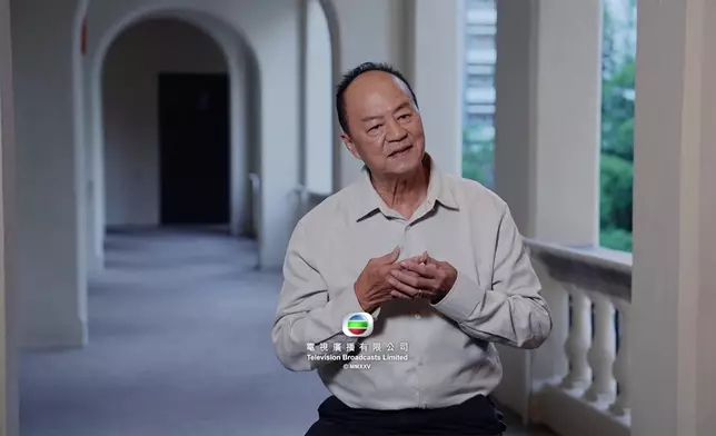 節目最後嘅彩蛋，係狄龍送番自己最鍾意嘅中式外套畀阿仔著。