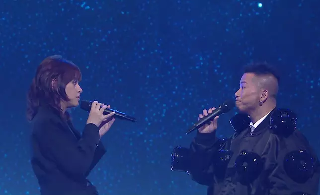 林潔心Bibi聯同小肥演唱《我們什麼都不是》。