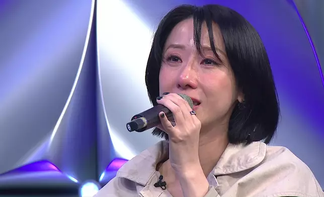 泳兒亦喊到滿面通紅。