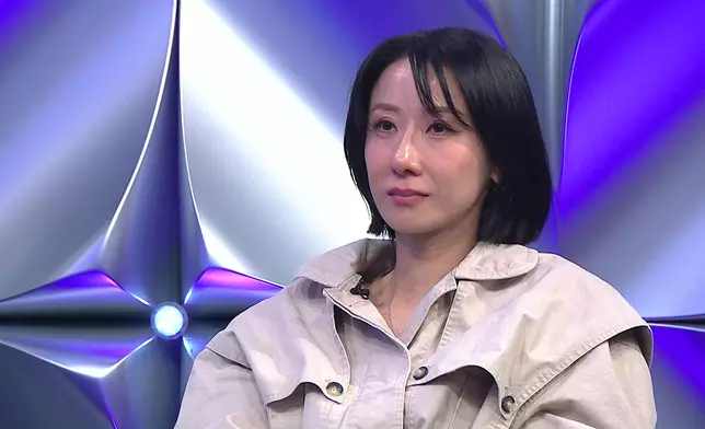 泳兒亦喊到滿面通紅。