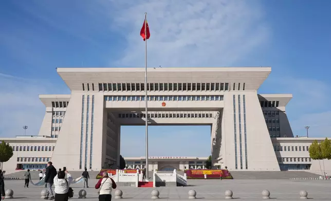 第六代國門。巴士的報記者攝