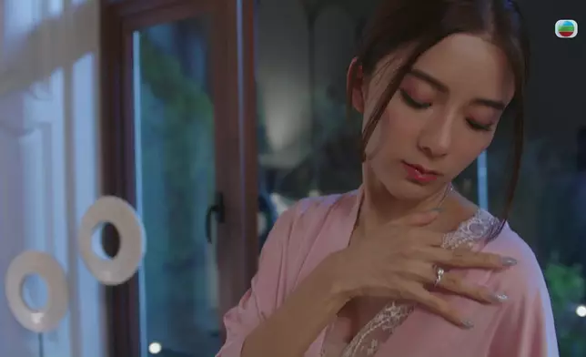 星妤呢場戲贏盡焦點。