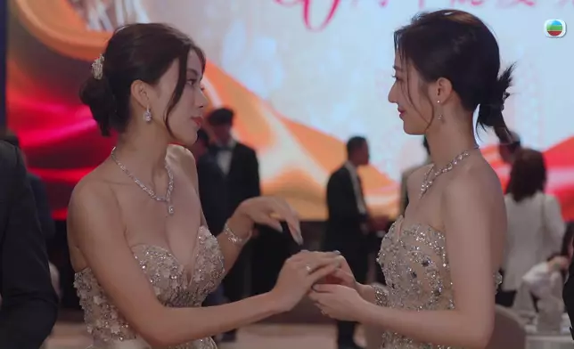 依婷同星妤呢幕惡鬥，被形容為「神仙吵架」。