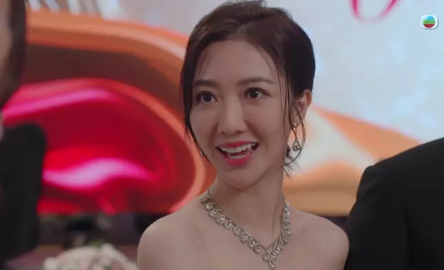 依婷同星妤呢幕惡鬥，被形容為「神仙吵架」。