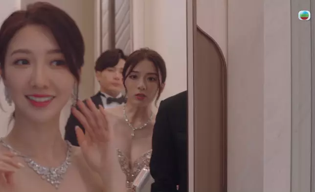 依婷同星妤呢幕惡鬥，被形容為「神仙吵架」。