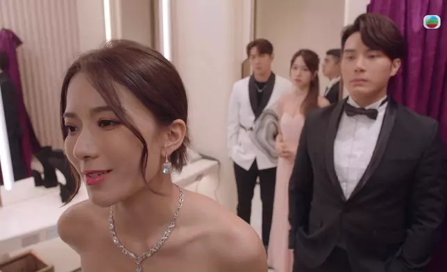 依婷同星妤呢幕惡鬥，被形容為「神仙吵架」。