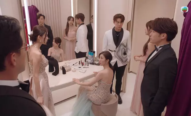 依婷同星妤呢幕惡鬥，被形容為「神仙吵架」。