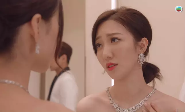 依婷同星妤呢幕惡鬥，被形容為「神仙吵架」。