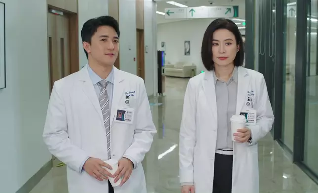 獲宣萱委以重任，做換肝手術主刀醫生。