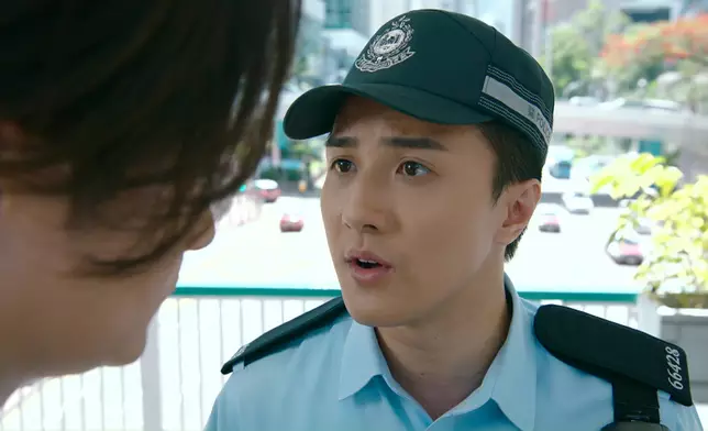 黃庭鋒在《麻雀樂團》中飾演正氣警察「二佬」程朗。