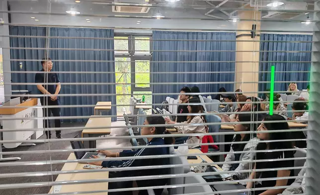 巴士的報記者攝