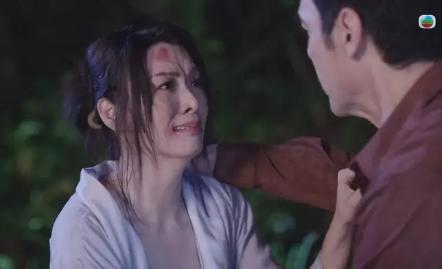 煒哥逃離暴力老公魔掌，B哥及時出現英雄救美。