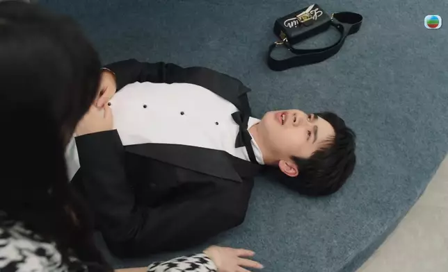 揚揚驚恐症發作倒地，好彩陳楨怡及時出現解救。