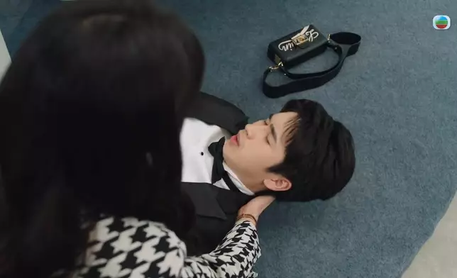 揚揚驚恐症發作倒地，好彩陳楨怡及時出現解救。