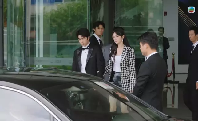 揚揚驚恐症發作倒地，好彩陳楨怡及時出現解救。