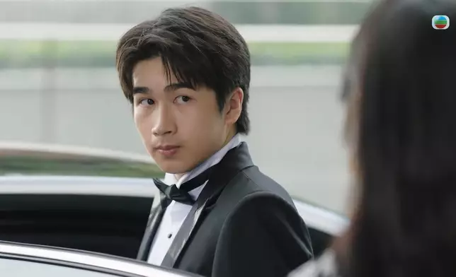 揚揚驚恐症發作倒地，好彩陳楨怡及時出現解救。