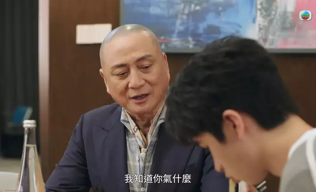 戲內揚揚好驚湯鎮業，兩父子好有隔膜。