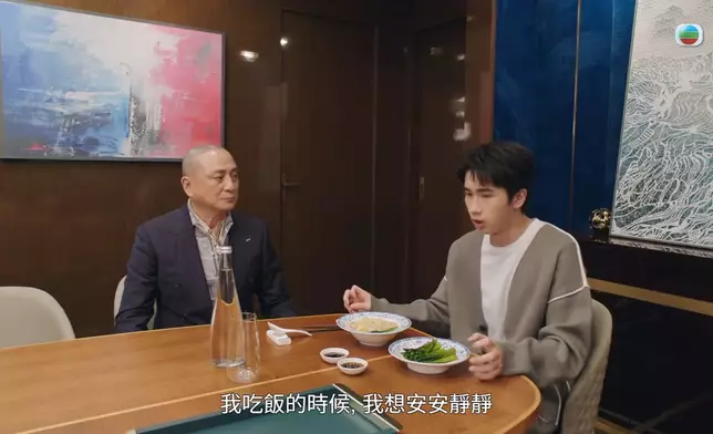 戲內揚揚好驚湯鎮業，兩父子好有隔膜。