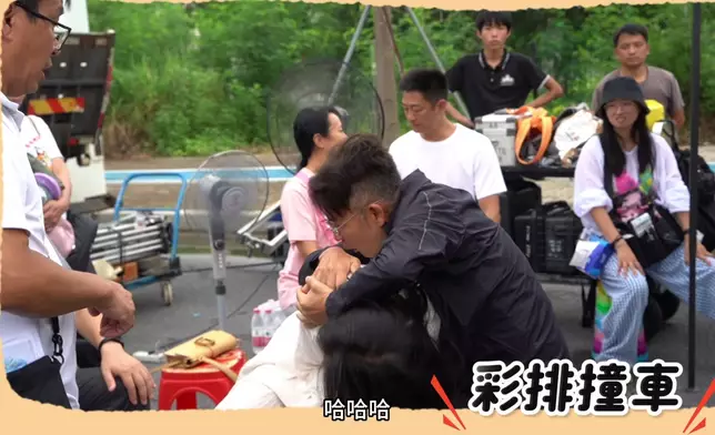 呢個「摔角式綵排」笑咗。