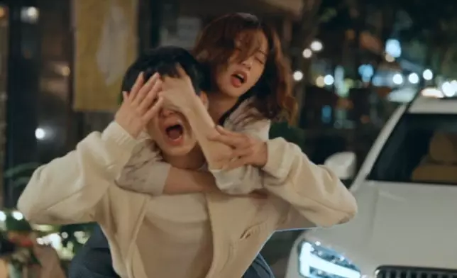 庭沼珉爆笑展開與崔宇植奇妙緣份。Disney+提供圖片