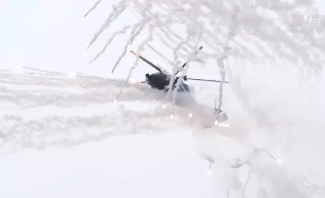 直-10武裝直升機參加演出。新華社圖片