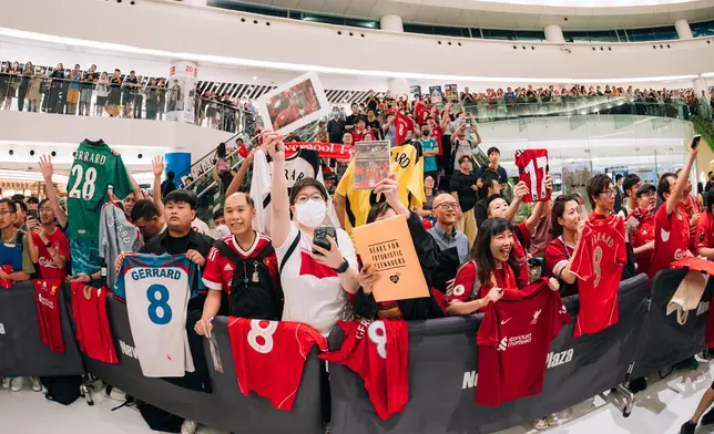 球迷等待球星。