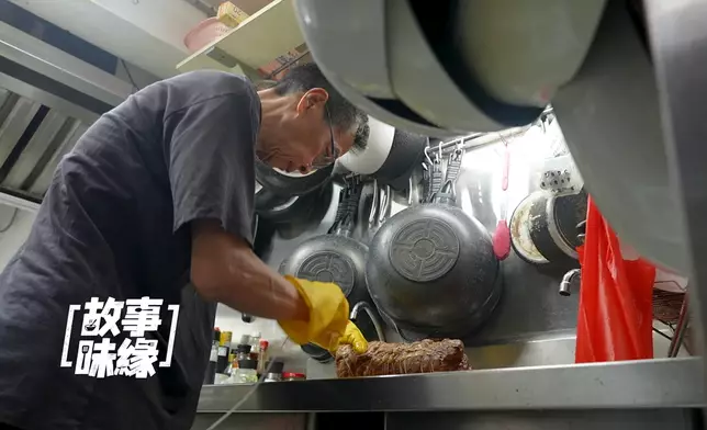 雄哥在元朗屏山經營一個人餐廳。