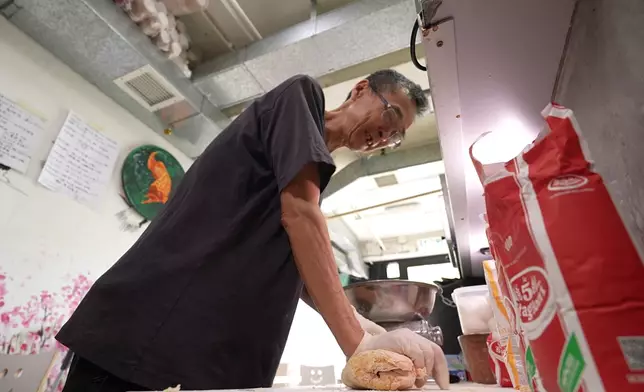 餐廳賣的意大利粉即叫即搓。