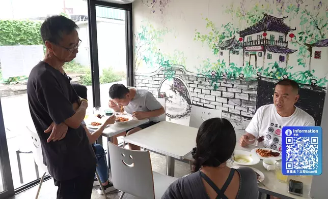 雄哥跟食客已建立一份情誼。