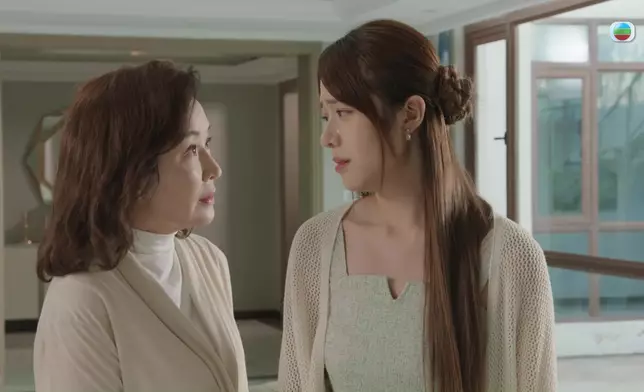 Hilary劇中唔少造型都有小綿羊嘅感覺。