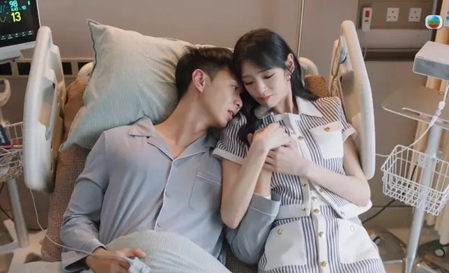 Kyle又感激佳導及劇組為「甦醒的亦謙」加了一場對白，二人在病床上一字一淚的情深告白戲，獲觀眾大讚感動。