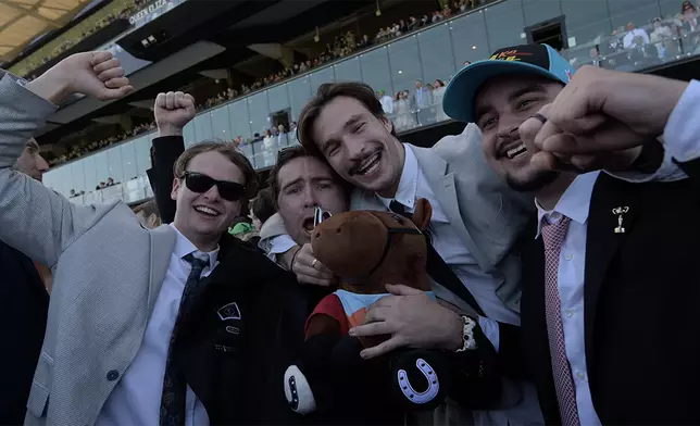 「嘉應高昇」遠征澳洲，吸引來自全球的支持者入場，為這匹世界短途馬王打氣。