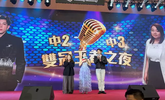 古淖文與師妹黃博一同演出。