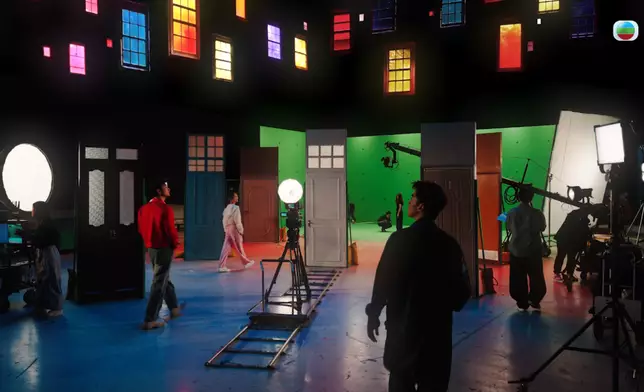 宣傳片中還曝光了拍攝現場花絮部分，相當驚喜。