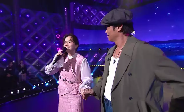 阿譚落場伴舞打氣