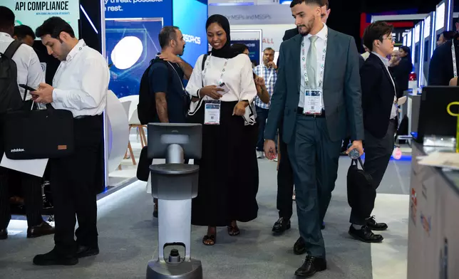 香港科技園代表團與國際與會者及潛在合作夥伴交流洽商。