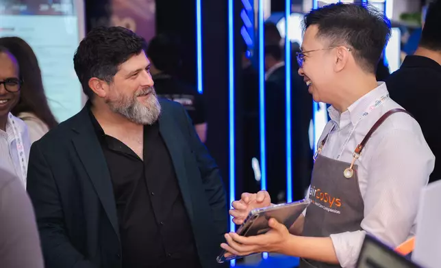 香港科技園代表團與國際與會者及潛在合作夥伴交流洽商。