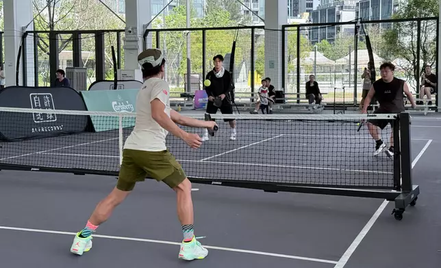 Alfred與肥仔拍檔出擊。