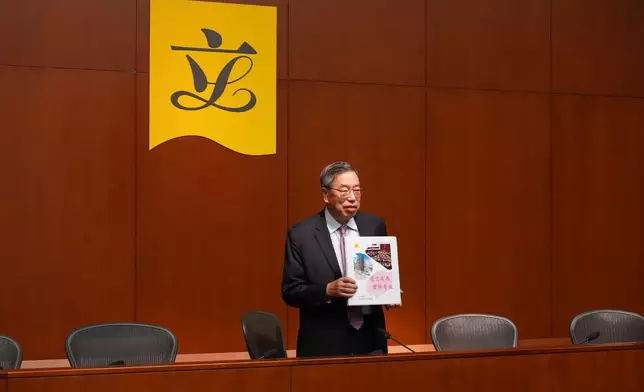 梁君彥總結本屆立法會工作。巴士的報記者攝